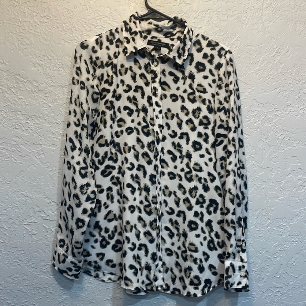 Banana republic leopard top Dillon classic fit